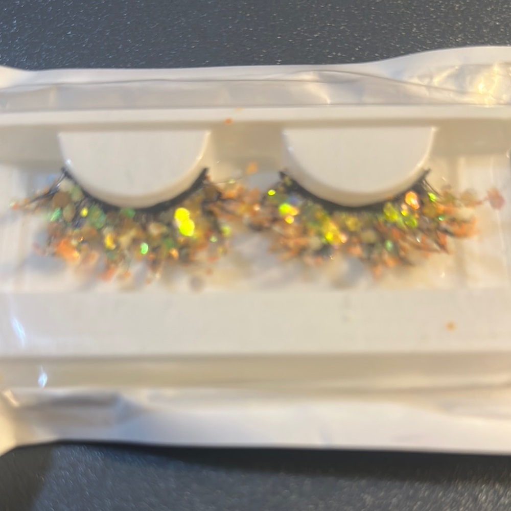 Glittery False Eyelashes
